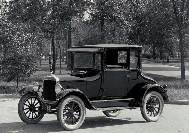 Первый автомобиль сданный в прокат в 1916 году Первый автомобиль сданный в прокат в 1916 году