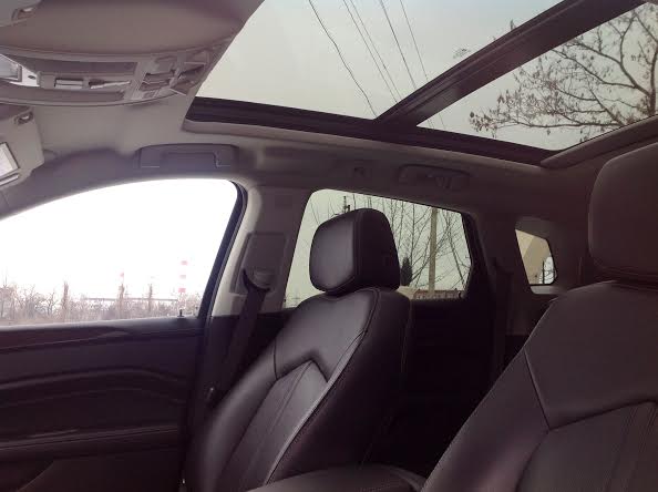Салон Cadillac SRX. Прокат авто с водителем в Краснодаре.jpg